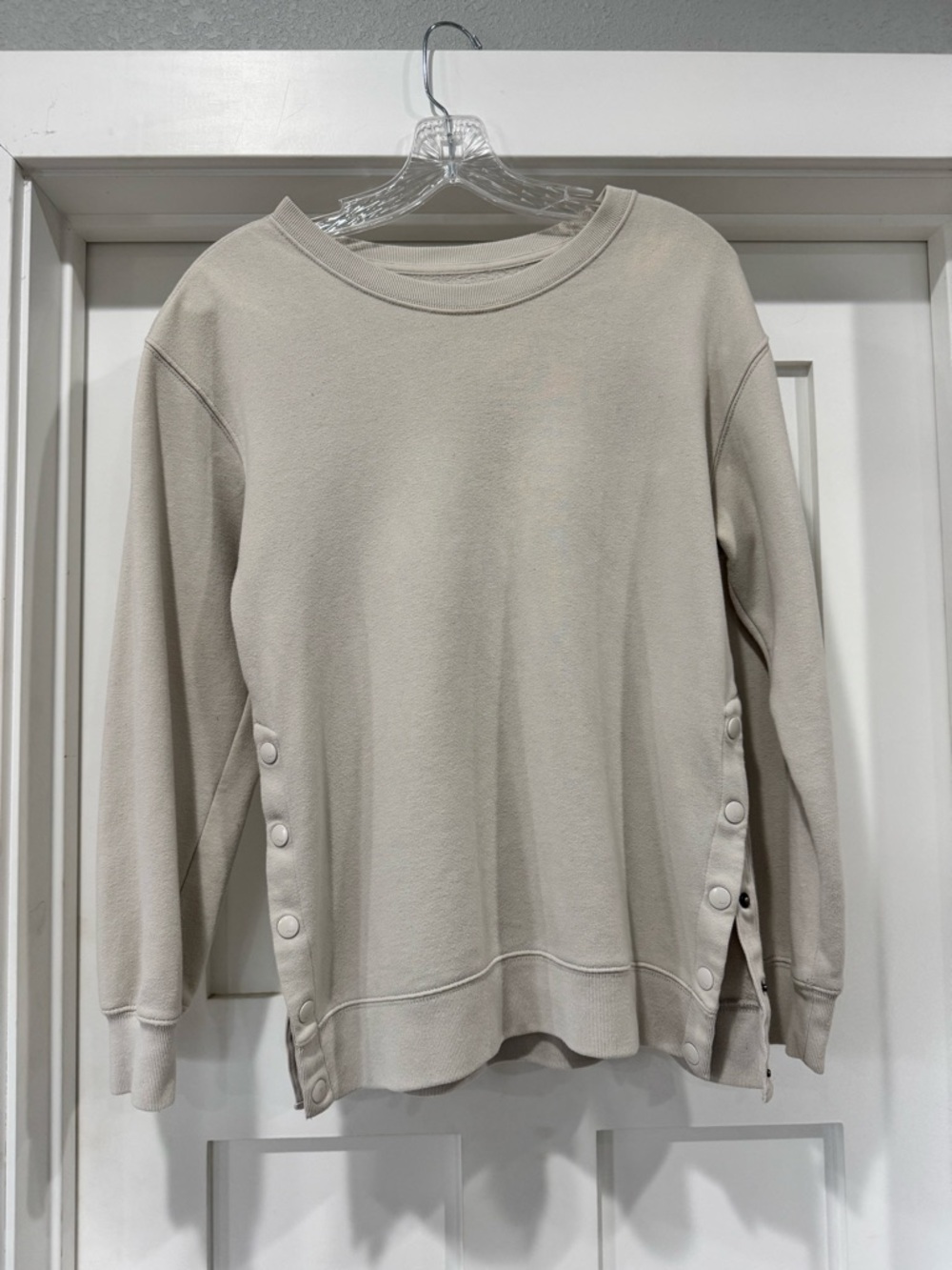 Abercrombie & Fitch Cream Crewneck Sweatshirt